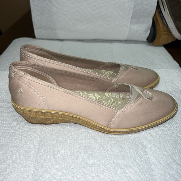Grasshoppers Women's Size 9M- Beige/Tan Ortholite Shoes Wedge Heel Slip On - Picture 6 of 11